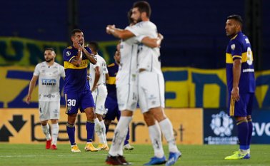El juego estuvo cargado de polémica por un penal que no le fue pitado al equipo brasilero. AFP