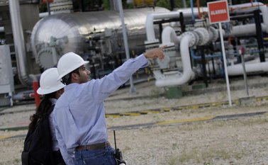 La producción nacional aumentó 0,6 % en el caso del gas, y 1,27 % en petróleo. Archivo La Opinión