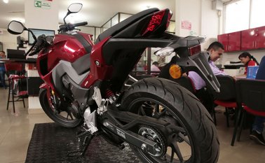 Las matrículas nuevas presentaron variaciones negativas durante gran parte del año. Archivo La Opinión