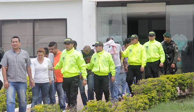 Los capturados cayeron en poder de las autoridades durante diez diligencias de allanamiento efectuadas por la Policía Nacional. (Foto cortesía Policía Nacional)