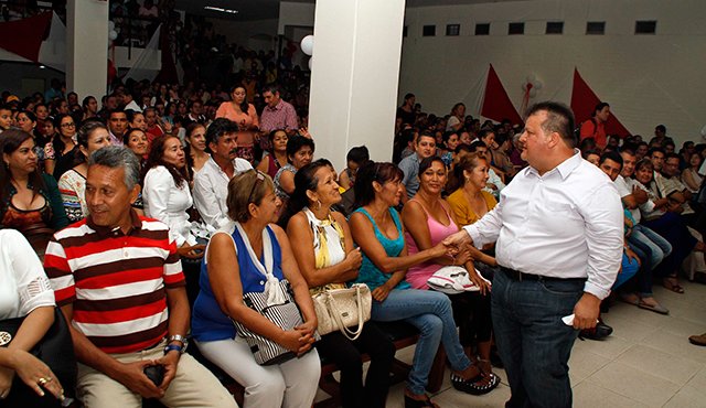 El aspirante a la alcaldía Jairo Cristo, en la reunión de ayer en el hotel Tonchalá. Foto / La Opinión
