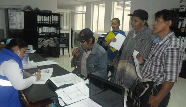 En la dirección de salud se adelanta el proceso de inscripción de las personas discapacitadas. Foto Roberto Ospino/ La Opinión