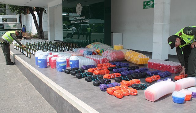Se decomisaron diferentes elementos entre ellos,108 botellas de whisky de diferentes marcas internacionales. amparadas en los documentos establecidos para su legal tránsito y comercialización en territorio nacional.
Foto Policía Nacional
