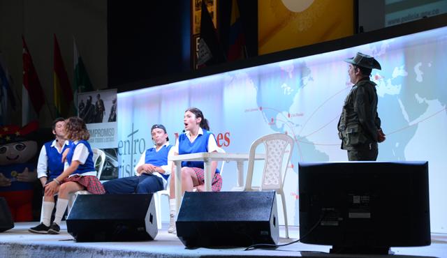 La obra alerta roja llegó cargada de mensajes sobre las consecuencias de la drogadicción y la importancia de superarse. Foto Edinsson Figueroa | La Opinión