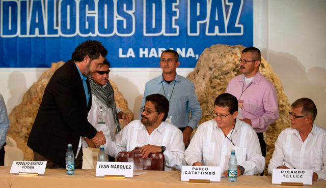 Actualmente las delegaciones negocian el resarcimiento a las víctimas del conflicto. AFP