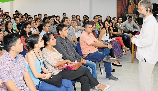 Mockus durante una de sus intervenciones ante un grupo de estudiantes. Rodrigo Sandoval