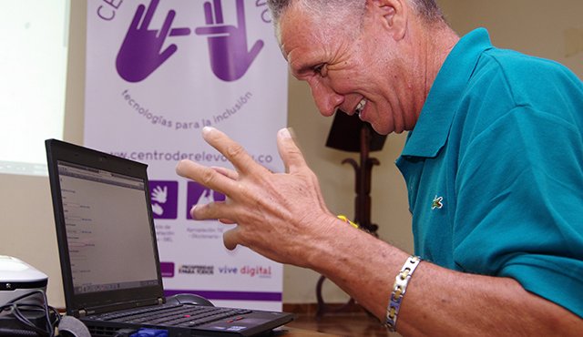 El centro de relevo del ministerio de las TIC insta a las entidades de salud del departamento para que se sirvan de los intérpretes en lenguaje de señas, para brindar atención diferencial y efectiva a los sordos. Cortesía