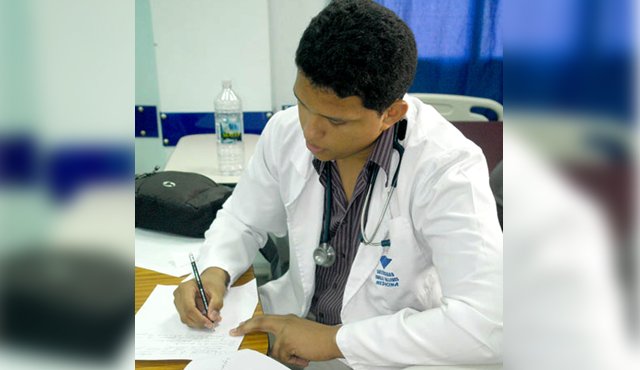 La falta de medicamentos en Venezuela limita la capacidad de acción de los médicos al momento de atender un paciente. Eilyn Cardozo