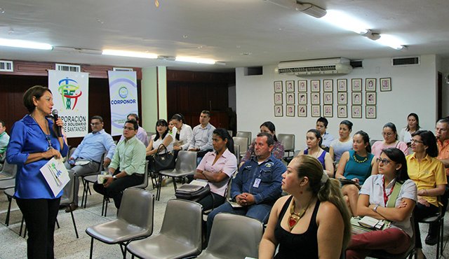 La directora ejecutiva de Fenalco, Gladys Navarro, informó que crearán una red de empresarios para atacar el tema del impacto de los residuos sólidos y líquidos en el medio ambiente. La Opinión