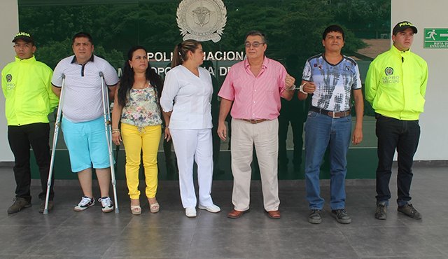 De izquierda a derecha: Raúl Antonio Caicedo Chinome, Nancy Yaneth Bastos Torres, Yasmin Alcira Muñoz Celis, Rubén Dávila Navarro y Javier Mauricio Jaimes Leal. Policía