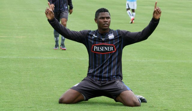 El jugador ecuatoriano hizo el anuncio de su llegada en la cuenta de Twitter. Tomada de Internet