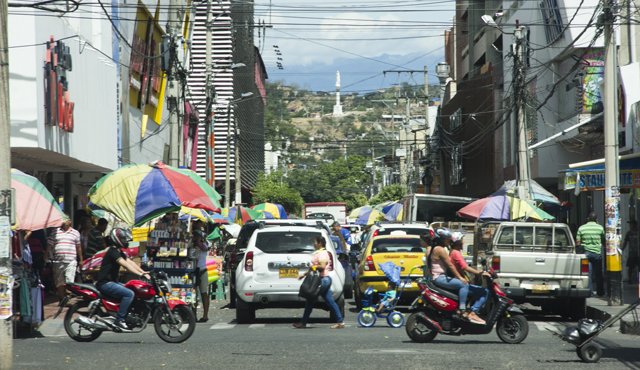 Así como se observa la calle octava entre avenidas quinta y sexta permanecen también las calles sexta, séptima y novena en su paso por el centro. Alfredo Estévez