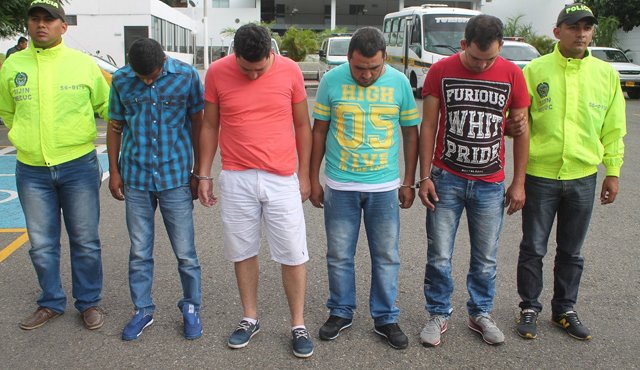 Los capturados intimidaban a sus víctimas con armas de fuego. Policía Nacional