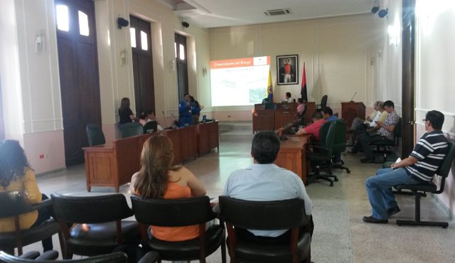 La situación de emergencia pareció carecer de importancia en la Asamblea. Cortesía