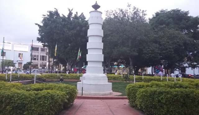 El monumento está ubicado en el centro del parque 29 de Mayo. Daicy Echeverry