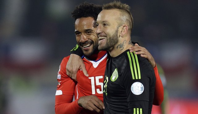 Chile y México dividieron puntos tras el empate en la segunda jornada de su grupo.
AP