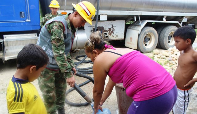 El Ejército se encuentra desplegado en la zona del desastre ambiental. Ejército Nacional