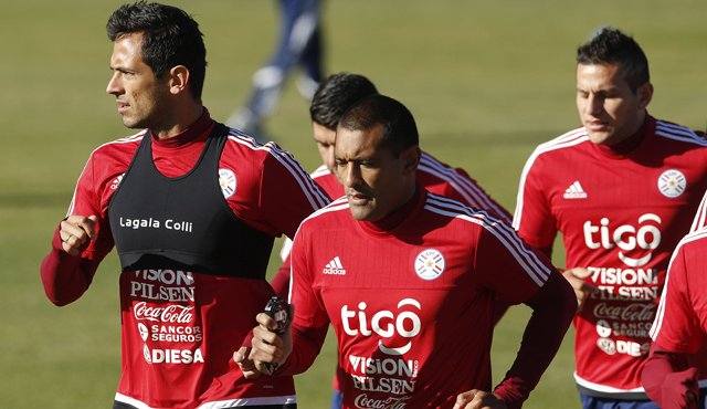 Paraguay saltará hoy a la cancha a enfrentar a Uruguay para definir el pase a cuartos de final en la Copa América. AFP