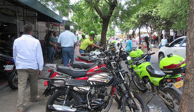 Los reincidentes en violar las normas son las compraventas de motos.
Edinsson Figueroa