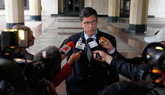 La situación de los opositores encarcelados Leopoldo López, Daniel Ceballos y Antonio Ledezma y de los medios venezolanos es la que más preocupa a los organismos internacionales, según José Manuel Vivanco de HRW.
AP