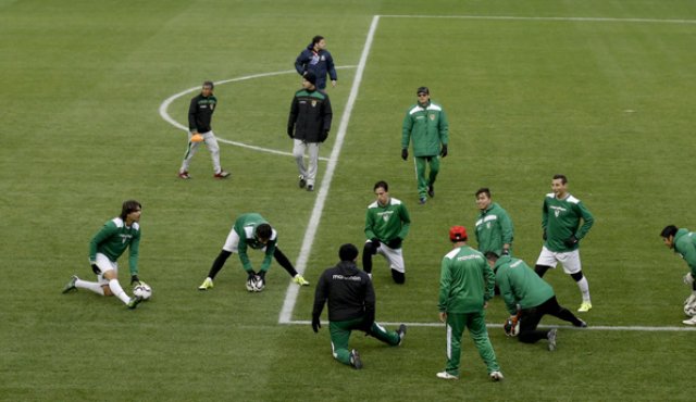 La selección de Bolivia se entrena para enfrentar a Perú en los cuartos de final de la Copa América. AP