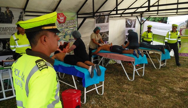 En salas de relajamiento muscular como estas, los conductores que viajan fuera de Cúcuta están recibiendo masajes para disminuir la fatiga. Orlando Carvajal