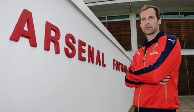 Peter Cech, portero checo de 33 años. Oficial Arsenal