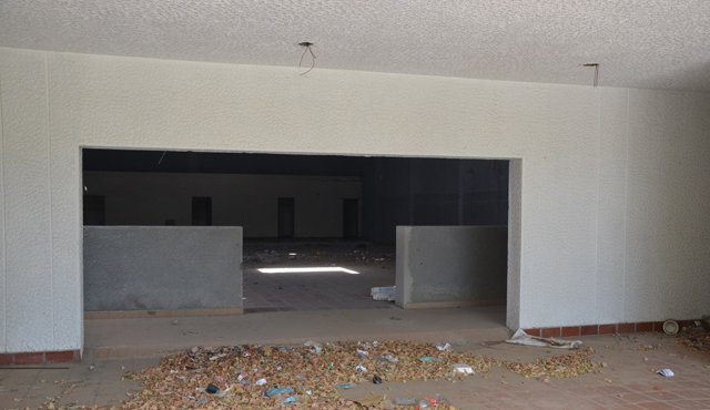 Así luce el interior del teatro atalaya. Tras un año de haberle invertido 80 millones de pesos para su mantenimiento la estructura sigue vacía. Rodrigo Sandoval