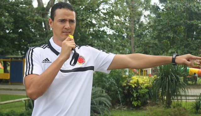 Wílmar Roldán pitó el partido entre Perú y Bolivia en los cuartos de final de la Copa América. Colprensa