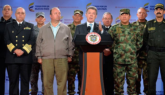 Santos ratificó al general Rodolfo Palomino como comandante de la Policía Nacional. Colprensa