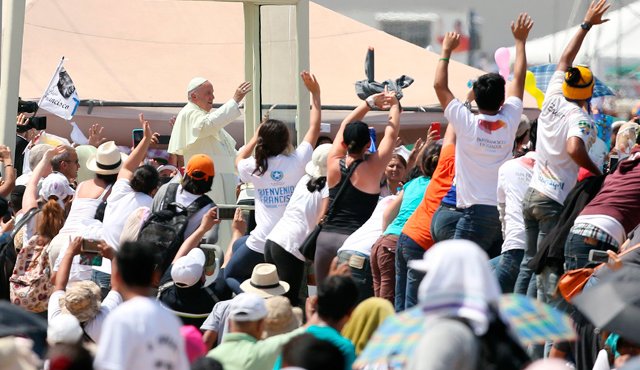 Primera misa del Papa en el parque Los Samanes, en Guayaquil. AP