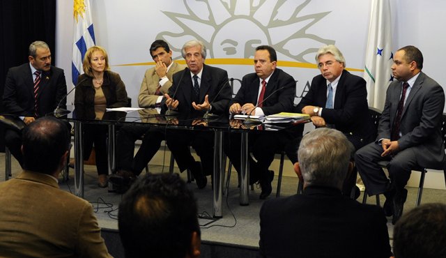 El Presidente uruguayo Tabaré Vázquez hizo en anuncio durante una rueda de prensa. AP