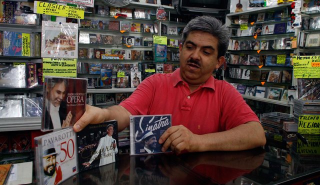 Mario Leguizamón trabaja desde hace 40 años en el sector musical y hace 22 tiene su propio negocio. Mario Caicedo