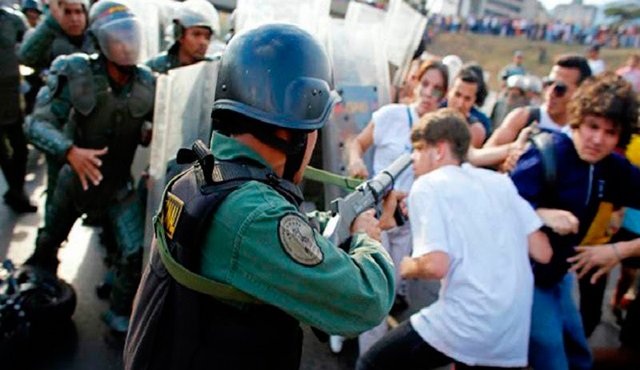 Innumerables protestas antigubernamentales sacudieron a Venezuela en 2014. Internet
