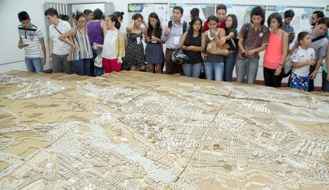Esta es la maqueta de Cúcuta, Villa del Rosario y Los Patiis a escala I-3.000, elaborada por los estudiantes de VI semestre de la facultad de Arquitectura de la UFPS. La Opinión