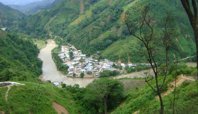 Según los alcaldes del catatumbo, en zonas como el corregimiento El Aserrío se avecina un desplazamiento total de los habitantes. Similares situaciones estarían ocurriendo en otras localidades. Archivo