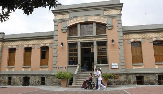 Según las cifras, el hospital logró ahorros en el último año por $4.653 millones, pero $4.133 millones se van en subsidios a la condonación total o parcial de la deuda a pacientes de menos ingresos.
Colprensa