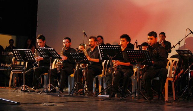 Grupo musical de la Universidad de Pamplona. Archivo