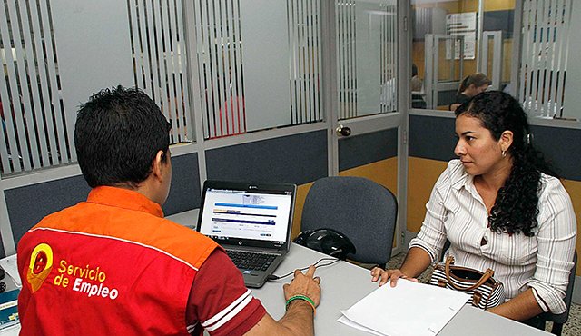 Las mayores ofertas de empleo se presentan para auxiliares contables, asesores comerciales, vendedores, médicos y cajeros de entidades no financieras. Archivo