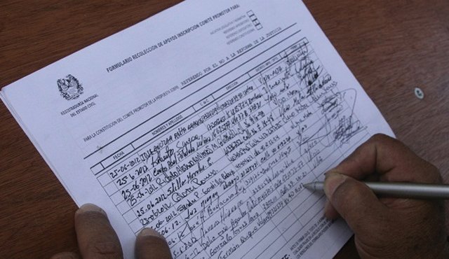 La proliferación de candidatos por firmas aceleró la campaña política en el país, al punto que muchos de los que participarán en las elecciones del 25 de octubre, hacen propaganda política abiertamente sin estar todavía permitido. Archivo