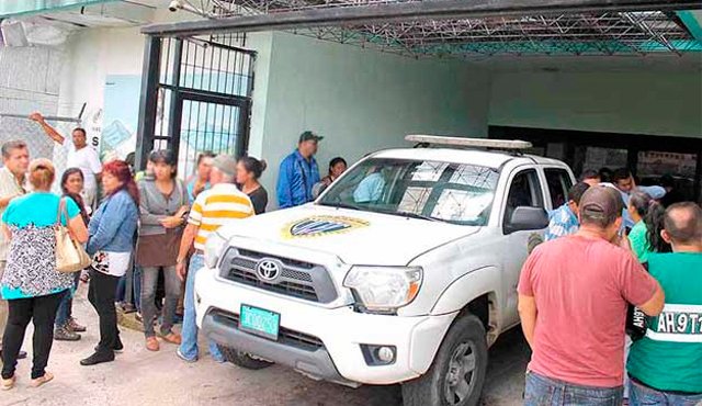 Los cadáveres fueron llevados a la morgue de San Cristóbal. Eilyn Cardozo