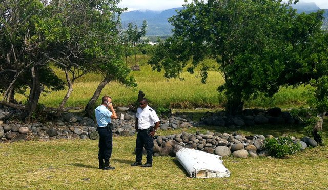 Un objeto parecido al trozo de un ala de un avión fue encontrado en la isla La Reunión. AFP