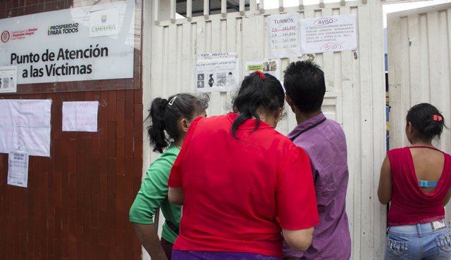 Las víctimas denuncian que los funcionarios de este punto de atención son muy pocos para la cantidad de personas que llegan allí. Archivo