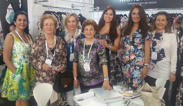 Eugenia Vélez, María Beatriz Vélez, Cecilia Mondragón, Verónica Fernández, Diana Ibáñez y Patricia Mondragón Daniela Sánchez