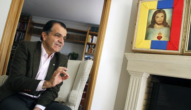 El excandidato presidencial del centro democrático, Óscar Iván Zuluaga, reveló que tras un chequeo de rutina le fue detectado un cáncer de próstata, por lo que hoy será intervenido en una clínica de Bogotá. Colprensa