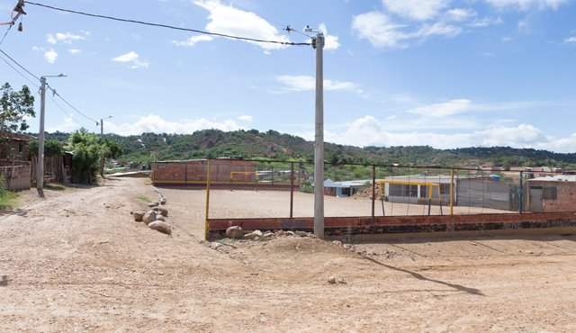 El uso de esta cancha ha causado inconformidad entre los vecinos de ambos barrios, que se pelean la propiedad de ese espacio público. Alfredo Estévez