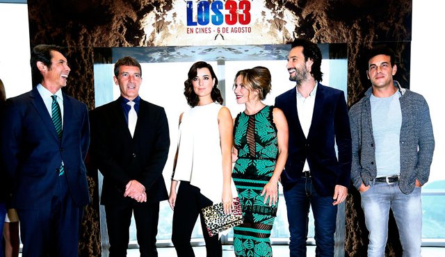 Los actores Lou Diamond, Antonio Banderas, Cote de Pablo, Kate del Castillo, Rodrigo Santoro y Mario Casas durante la premier del filme en Chile. Internet