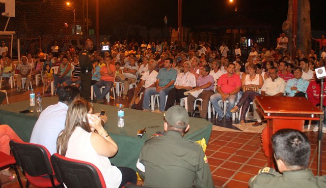 Líderes de diez barrios de la comuna diez le solicitaron a la Policía mejor reacción y más vigilancia para acorralar a los delincuentes que están yendo a sus sectores a asaltar y a matar. Luis Alfredo Estévez