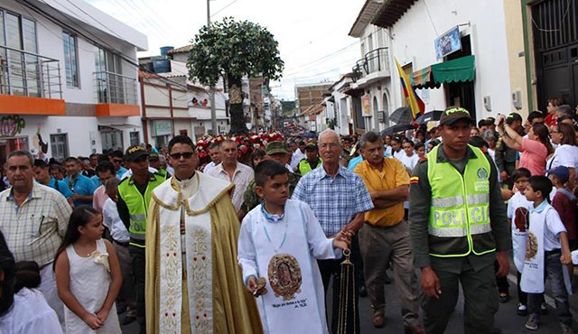 Por las principales calles de Ocaña se cumplió una multitudinaria procesión. Daicy Echeverri