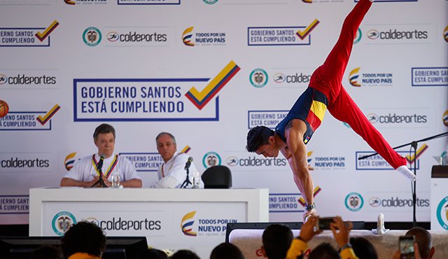 Este martes Coldeportes realizó su rendición de cuentas. En la foto: El medallista Josimar Calvo realiza una exhibición. Colprensa